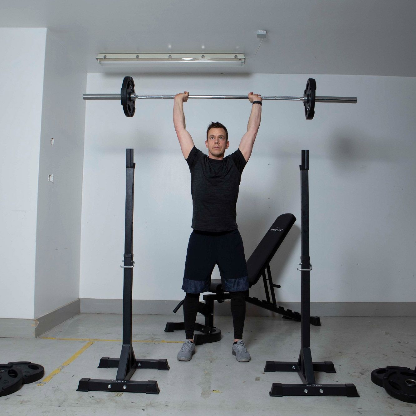 TITAN LIFE WEIGHT SET 100KG GARAGE GYM – Vægtstangssæt, billede 4 hos ActiveNordic