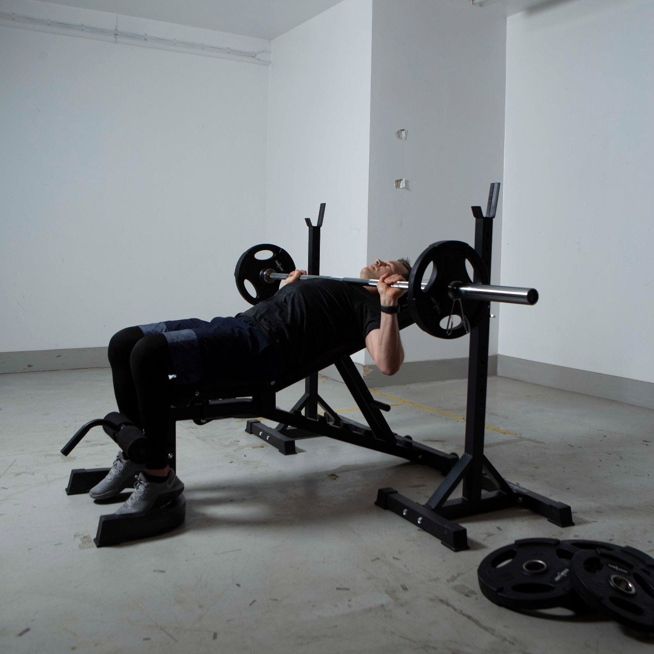 TITAN LIFE WEIGHT SET 100KG GARAGE GYM – Vægtstangssæt, billede 5 hos ActiveNordic